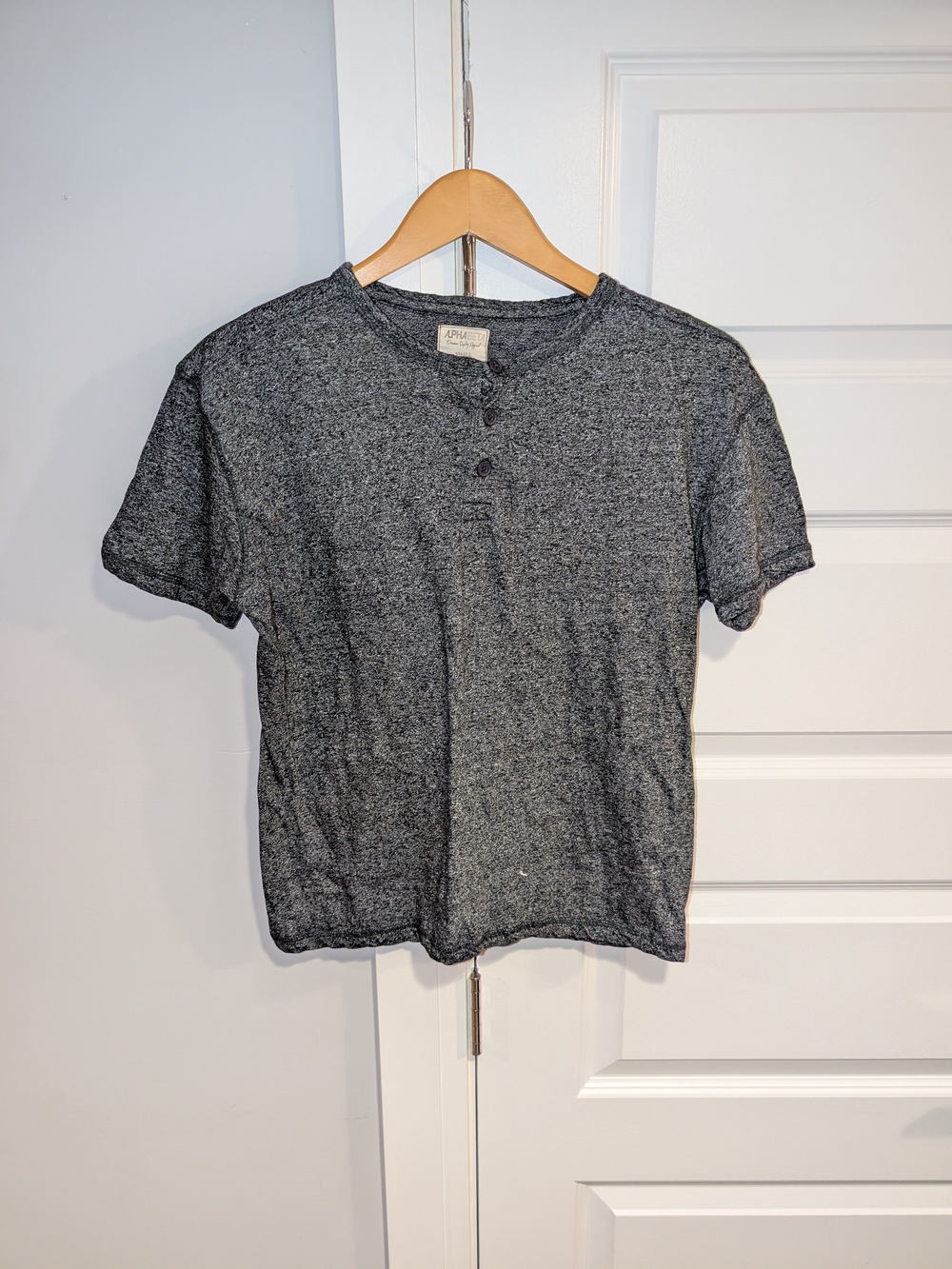 Men's Short-Sleeve Henley Tee in Heather Gray